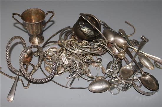 A quantity of mainly silver jewellery and other items.